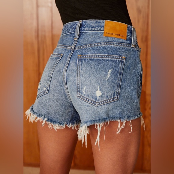 Aritzia (Denim Forum) - The EX Boyfriend Boyfriend Short - Picture 1 of 5